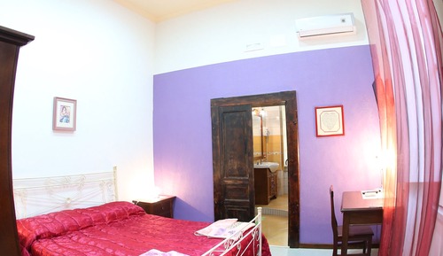 Standard Double Room (Viola)