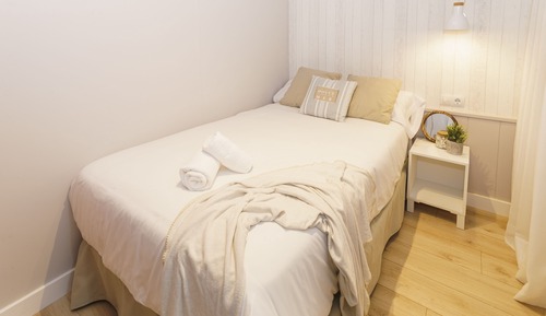 Single Room (Interior)