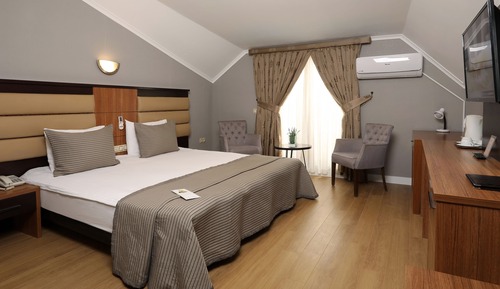 Deluxe Room, Jetted Tub
