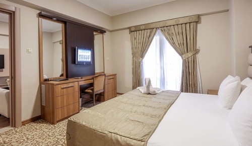 Deluxe Suite, Kitchen