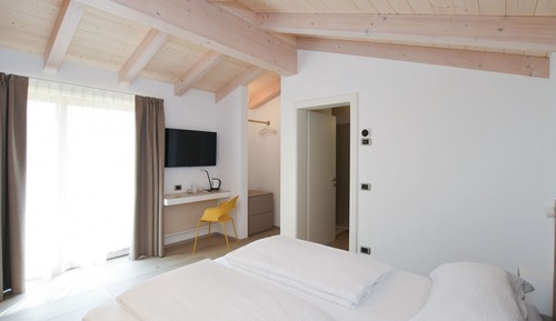 Deluxe Double Room, Vineyard View