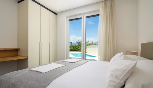 Apartment, 2 Bedrooms, Private Pool, Beachfront