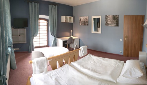 Superior Double Room, Bathtub
