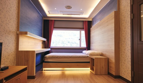 Stone Suite (No kitchenette & BBQ grill)