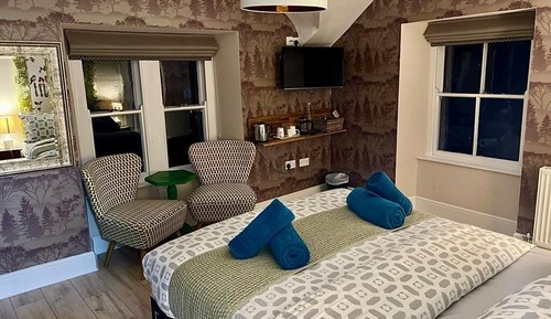 Double Room, River View (Room 7 Snowdon)