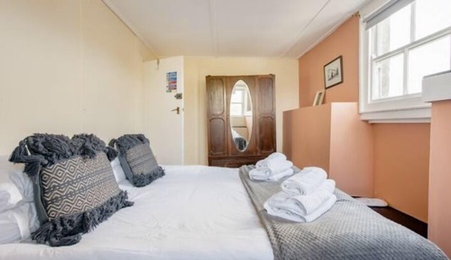Double Room (Room 2)
