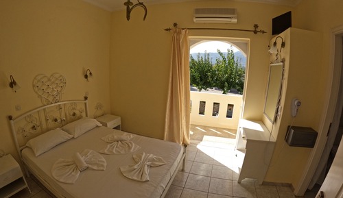 Triple Room, Multiple Beds, Non Smoking