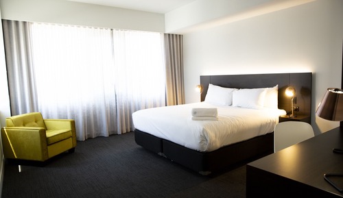 Classic Studio, 1 King Bed, Accessible