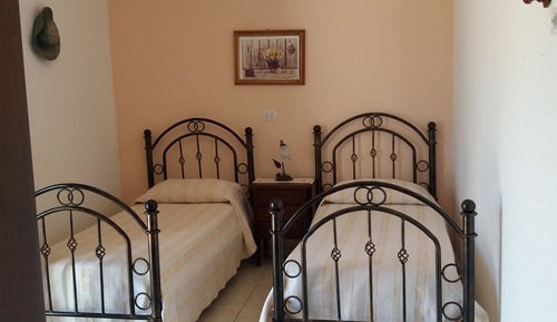 Room, 2 Twin Beds, Ensuite, Courtyard View