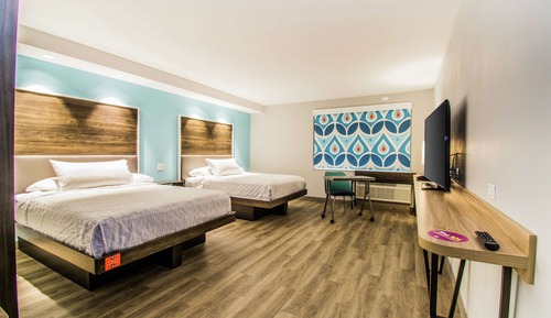 Room, 2 Queen Beds, Accessible (Roll-In Shower)