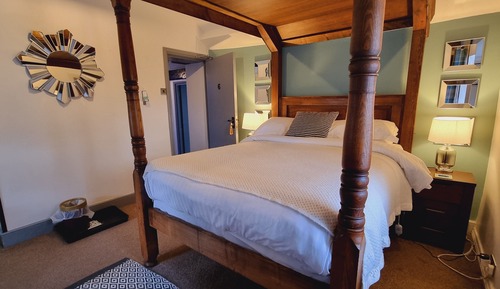 Double Room (Four Poster Bed, Room 6)