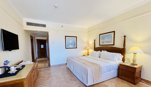 Deluxe King or Twin Golf and Sea View