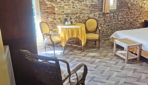 Luxury Double Room, Private Bathroom, Mountain View (La chambre jaune)