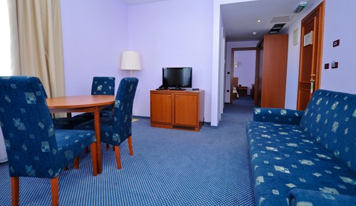 Suite, 2 Bedrooms, Partial Sea View