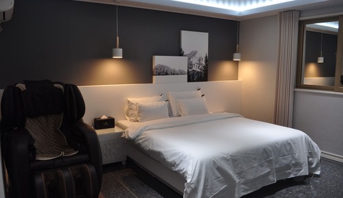 Premium Double Room (A, Styler, Free Netflix)