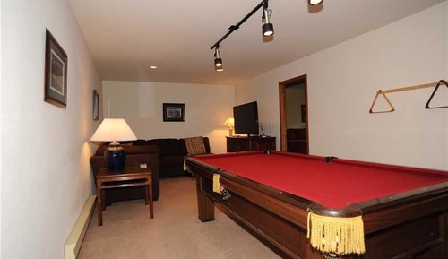 Classic Townhome, 2 Bedrooms, Fireplace