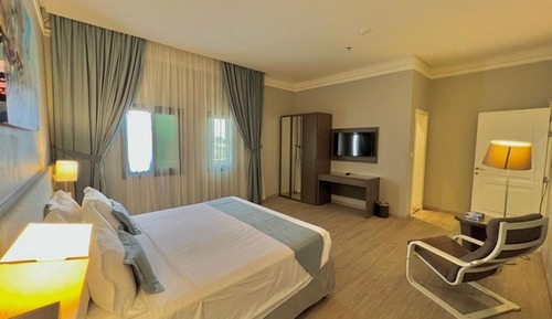 Royal Suite, 3 Bedrooms, Kitchen