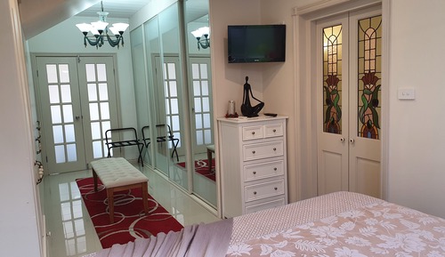 Hampton Self-Contained Deluxe Suite