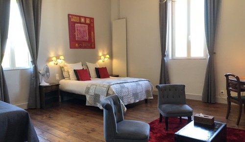 Premium Triple Room, Multiple Beds, Private Bathroom (Petit Pont)