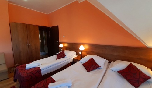Quadruple Room (12)