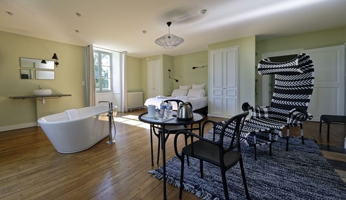 Deluxe Double Room, 1 Bedroom, Bathtub, Garden Area