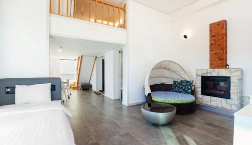 Room (A502 (standard 2 people maximum 6 peo)