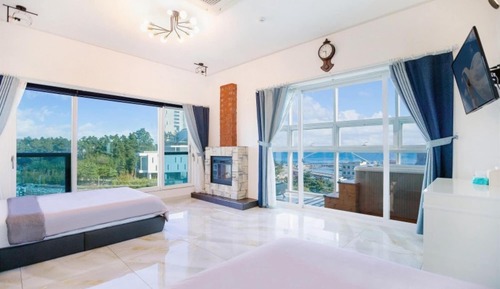 Room (A501 (standard 2 people maximum 6 peo)