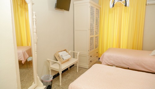 Deluxe Twin Room, Private Bathroom