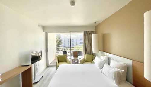 Double Room, Accessible (Vue station)