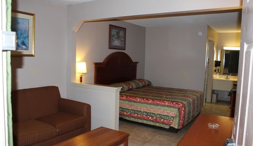 Deluxe Room, 1 King Bed, Smoking, Refrigerator & Microwave