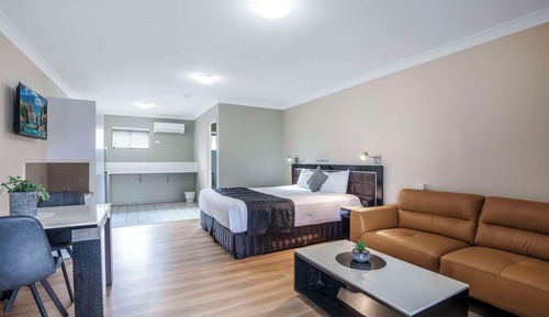 Deluxe King Room