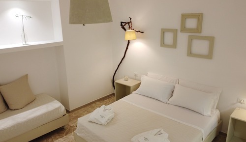 Deluxe Triple Room (King)