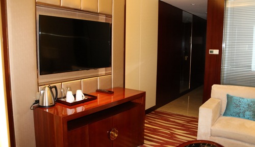 Junior Suite, 1 King Bed, Mountain View