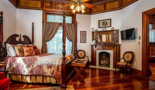 Rose Suite (Private Bathroom)