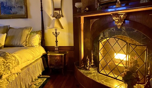 The Magnolia Senior Luxury Suite