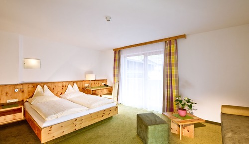 Family Room, 2 Bedrooms, Balcony (Familienzimmer Festkogl)