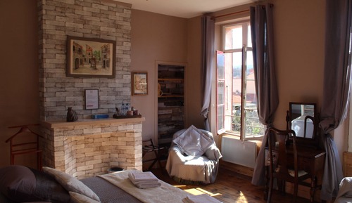 Superior Double Room, Private Bathroom, Garden View (Chambre Canigó)