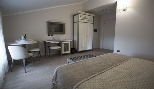 Superior Room, 1 Queen Bed with Sofa bed, Bathtub
