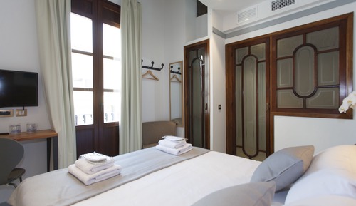 Classic Double Room, 1 Queen Bed, City View