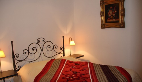 Double Room (Coquelicots)