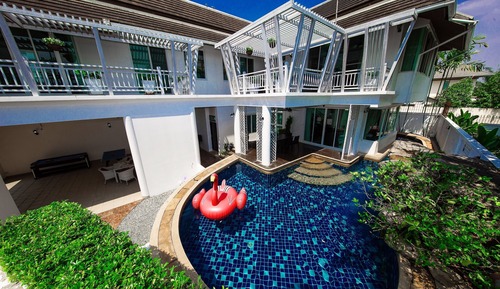 Six-bedroom Villa with Private Pool Tropicana