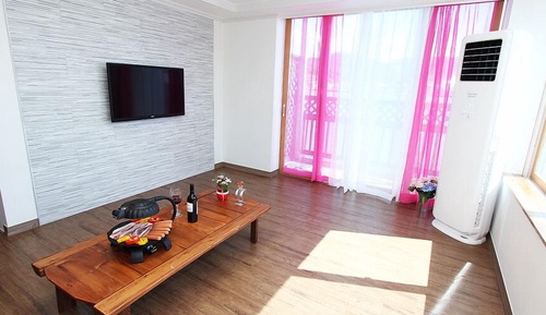Quadruple Room (Red Yellow)