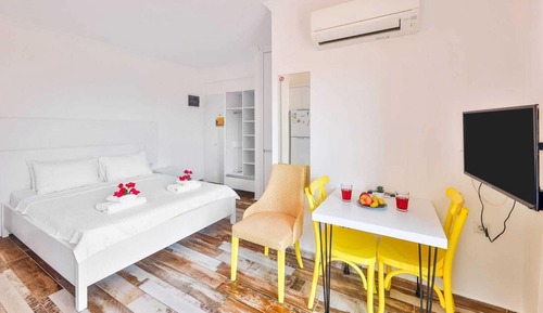 Economy Studio, 1 Double Bed, Partial Sea View