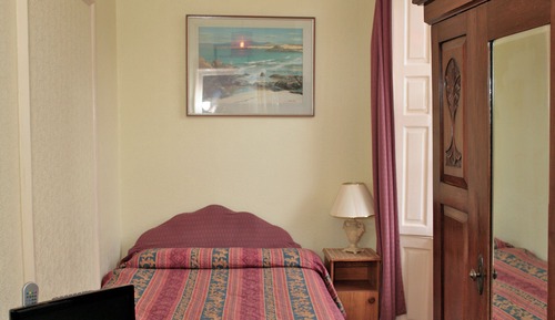 Single room with shared toilet and shower