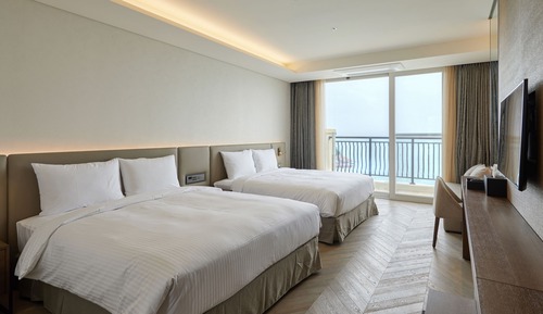 [Late Vacation PKG] Hotel Superior(Ocean View/Family Twin) - Infinity Pool Tickets for 3 people