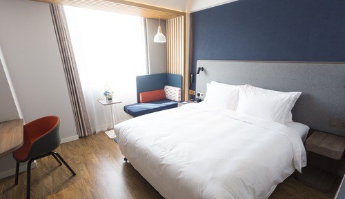 Standard Room, 1 King Bed