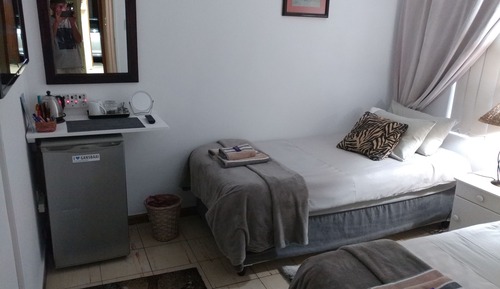 Economy Double Room (Hammerhead)