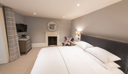 Double Room (Bedroom 9)