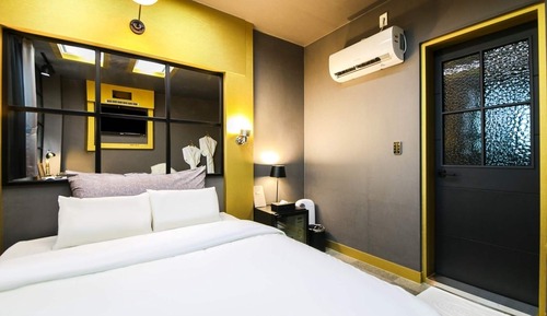 Standard Room, Smoking
