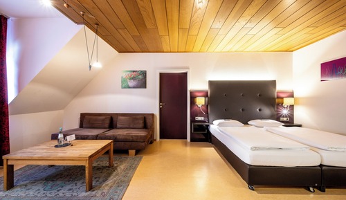 Grand Room, Courtyard Area (Comfort)